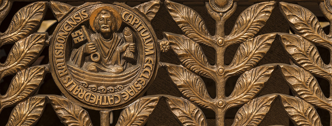 Wappen des Regensburger Domkapitels im Altar des Doms © Michael Vogl