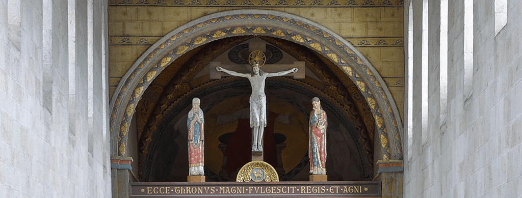 Kreuzigungsgruppe in der Schottenkirche St. Jakob © Hagen Horoba